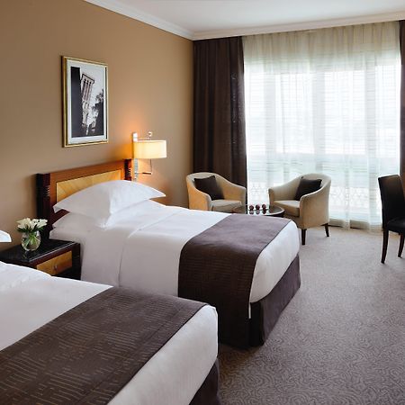 Moevenpick Hotel & Apartments Bur Dubai Esterno foto A room at the hotel