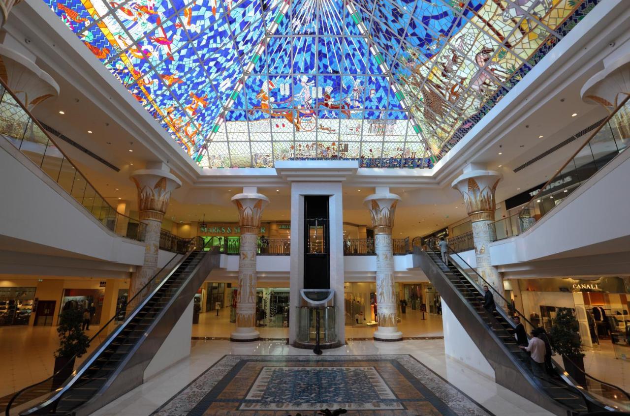 Moevenpick Hotel & Apartments Bur Dubai Esterno foto The interior of the shopping mall