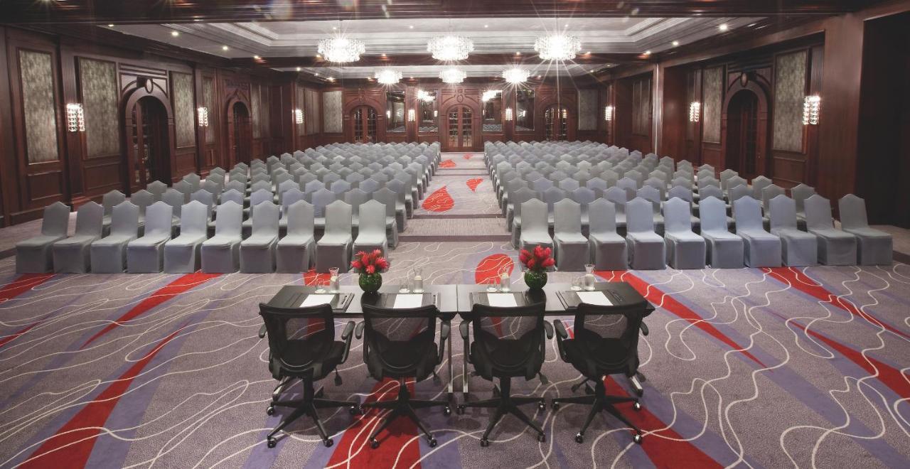 Moevenpick Hotel & Apartments Bur Dubai Esterno foto The ballroom