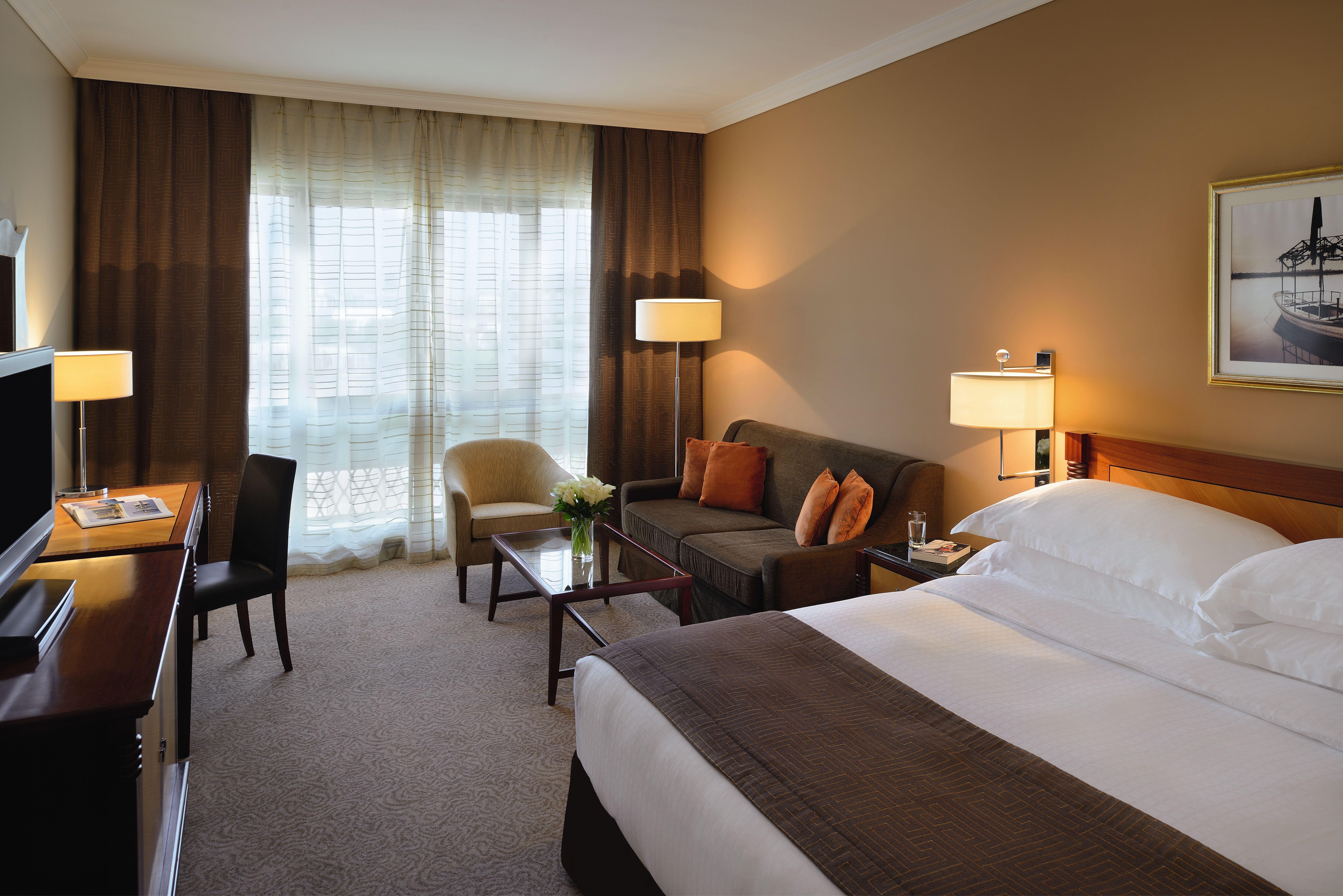 Moevenpick Hotel & Apartments Bur Dubai Esterno foto A room at the Fairmont Olympic Hotel