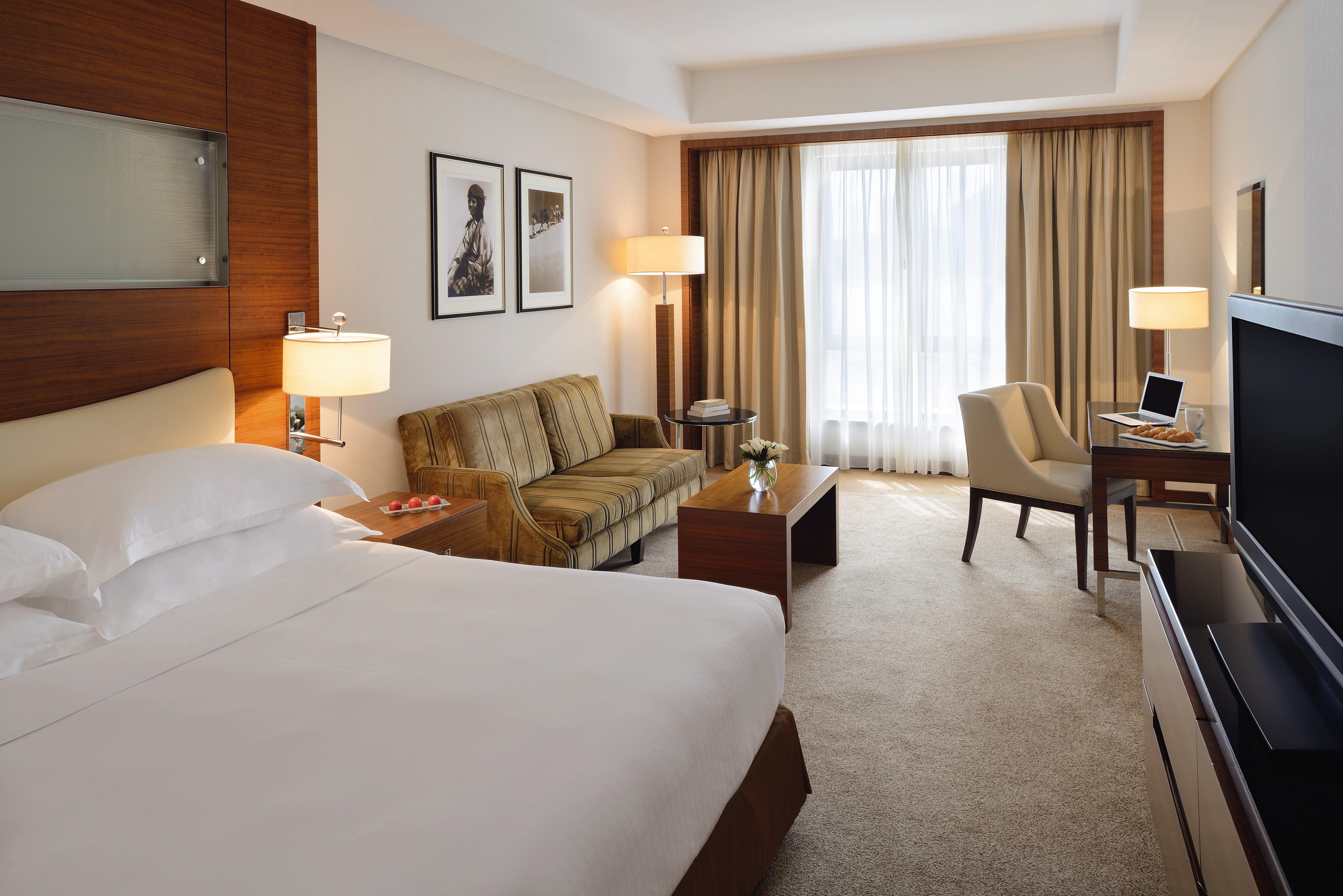 Moevenpick Hotel & Apartments Bur Dubai Esterno foto A room at the Conrad Hilton London St. George's Wharf