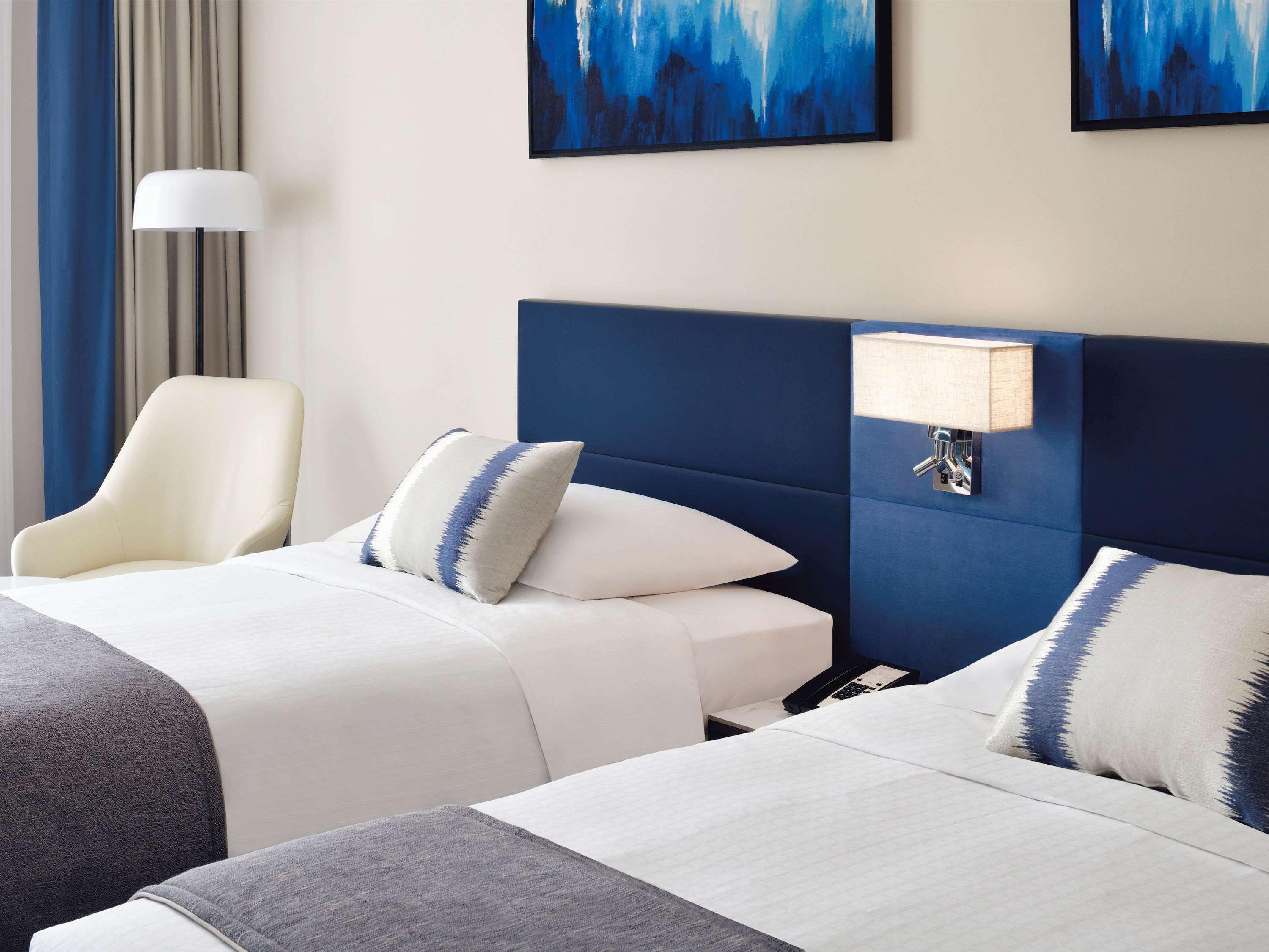 Moevenpick Hotel & Apartments Bur Dubai Esterno foto A room at the hotel