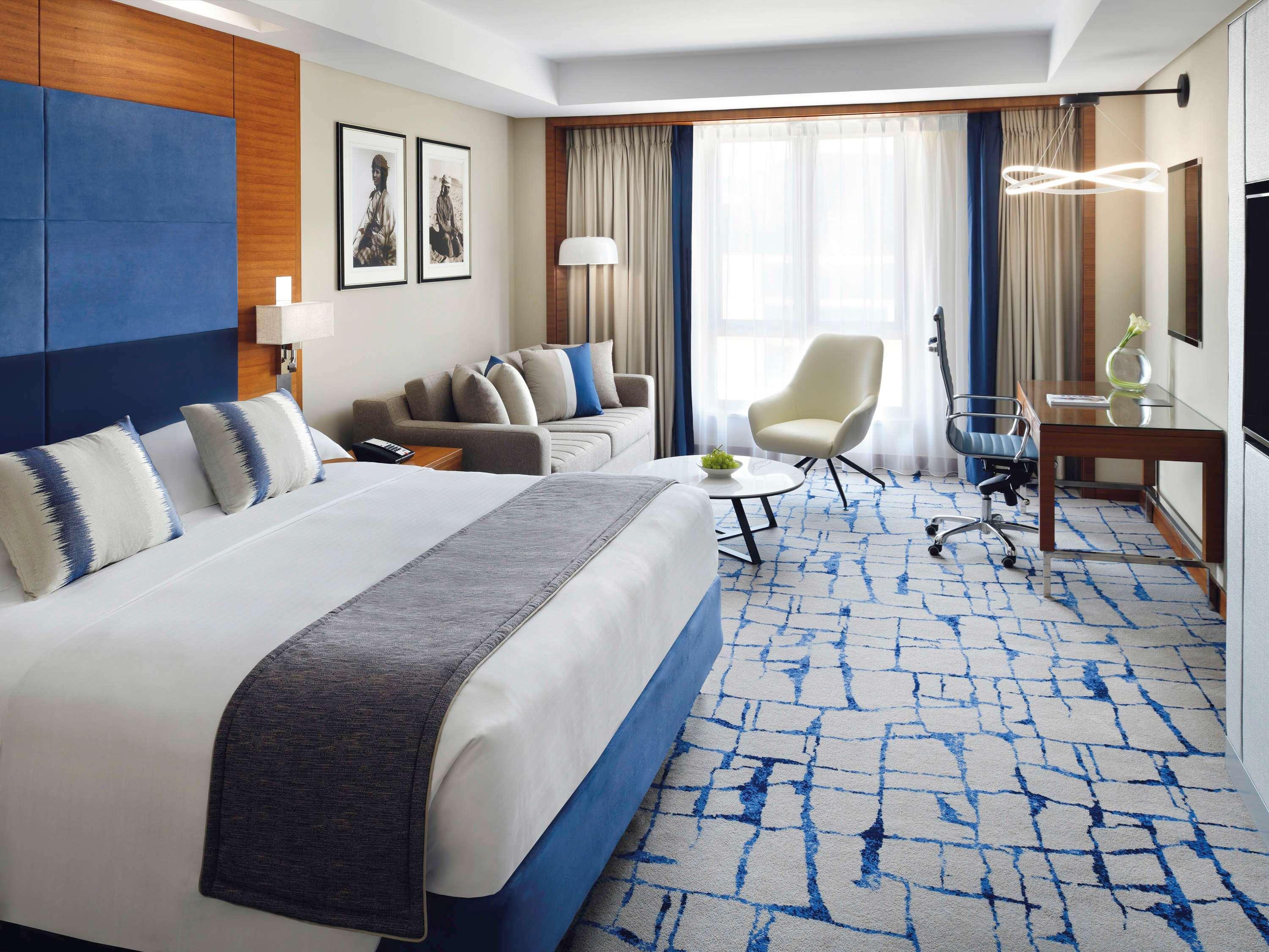 Moevenpick Hotel & Apartments Bur Dubai Esterno foto A room at the hotel