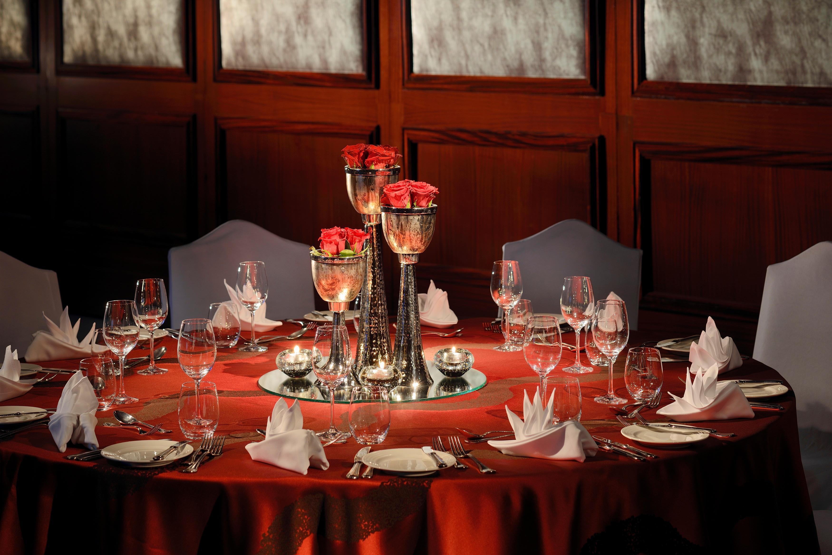 Moevenpick Hotel & Apartments Bur Dubai Esterno foto A table set for a formal dinner