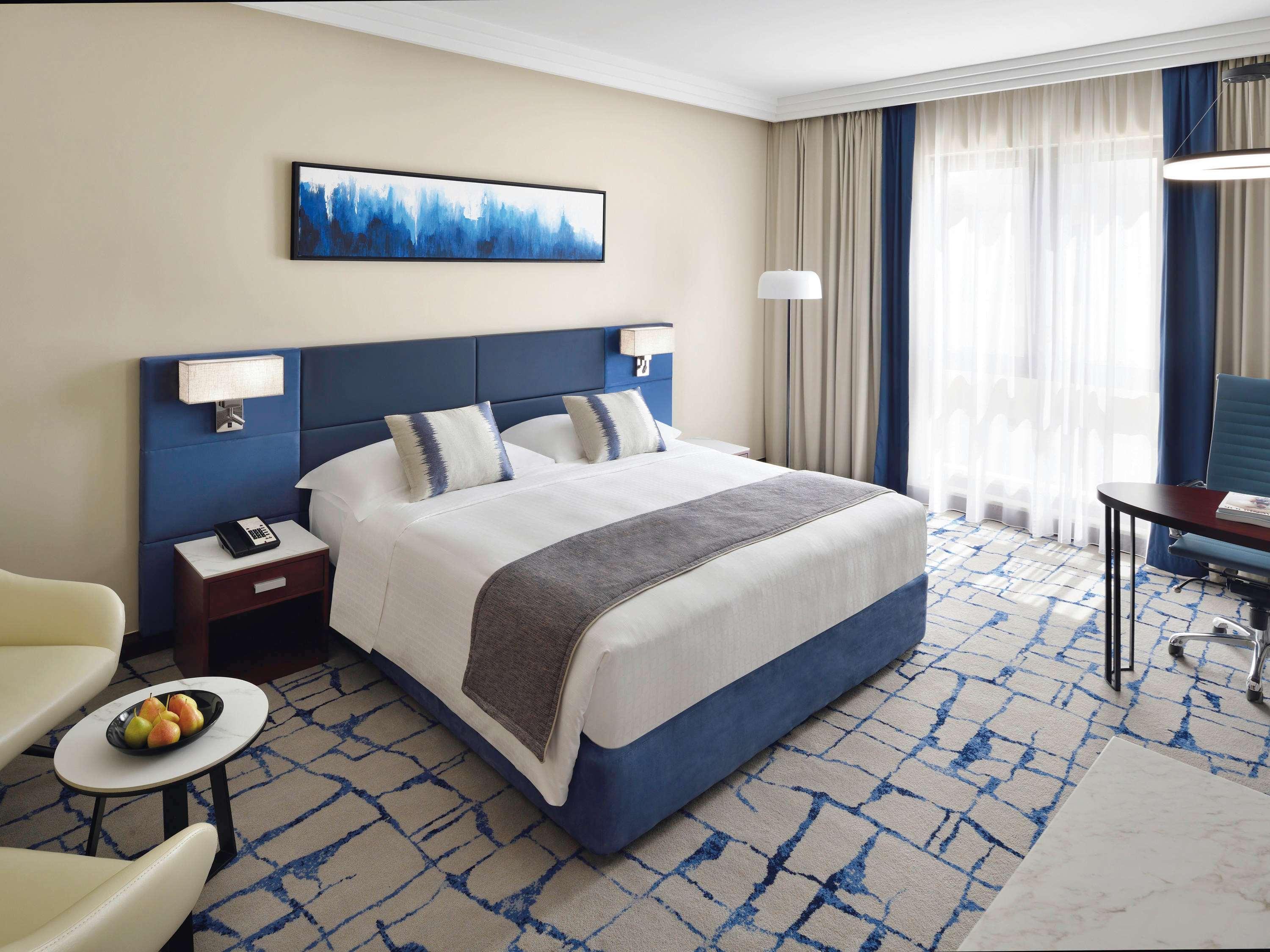 Moevenpick Hotel & Apartments Bur Dubai Esterno foto A room at the hotel