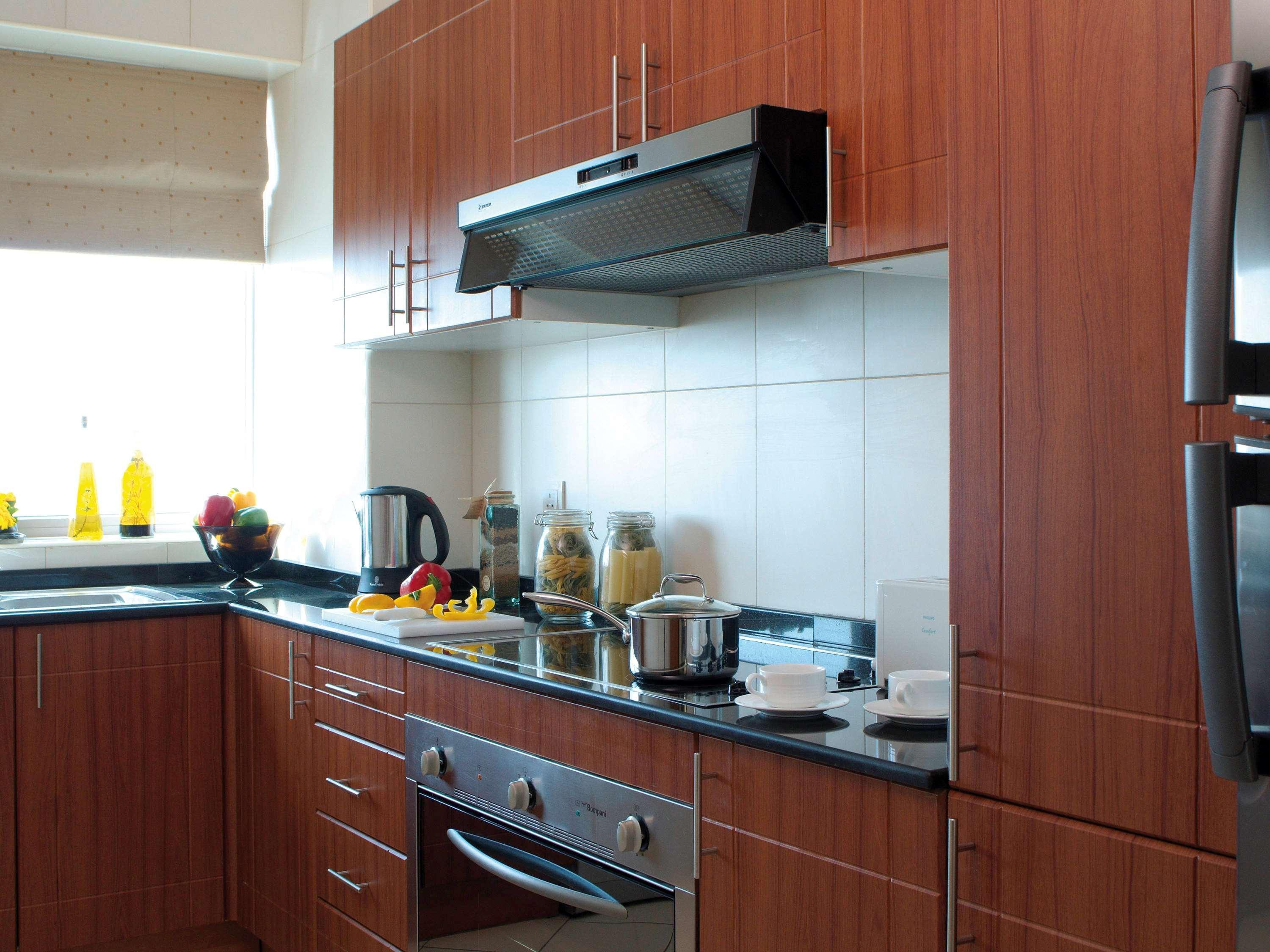 Moevenpick Hotel & Apartments Bur Dubai Esterno foto A modern kitchen