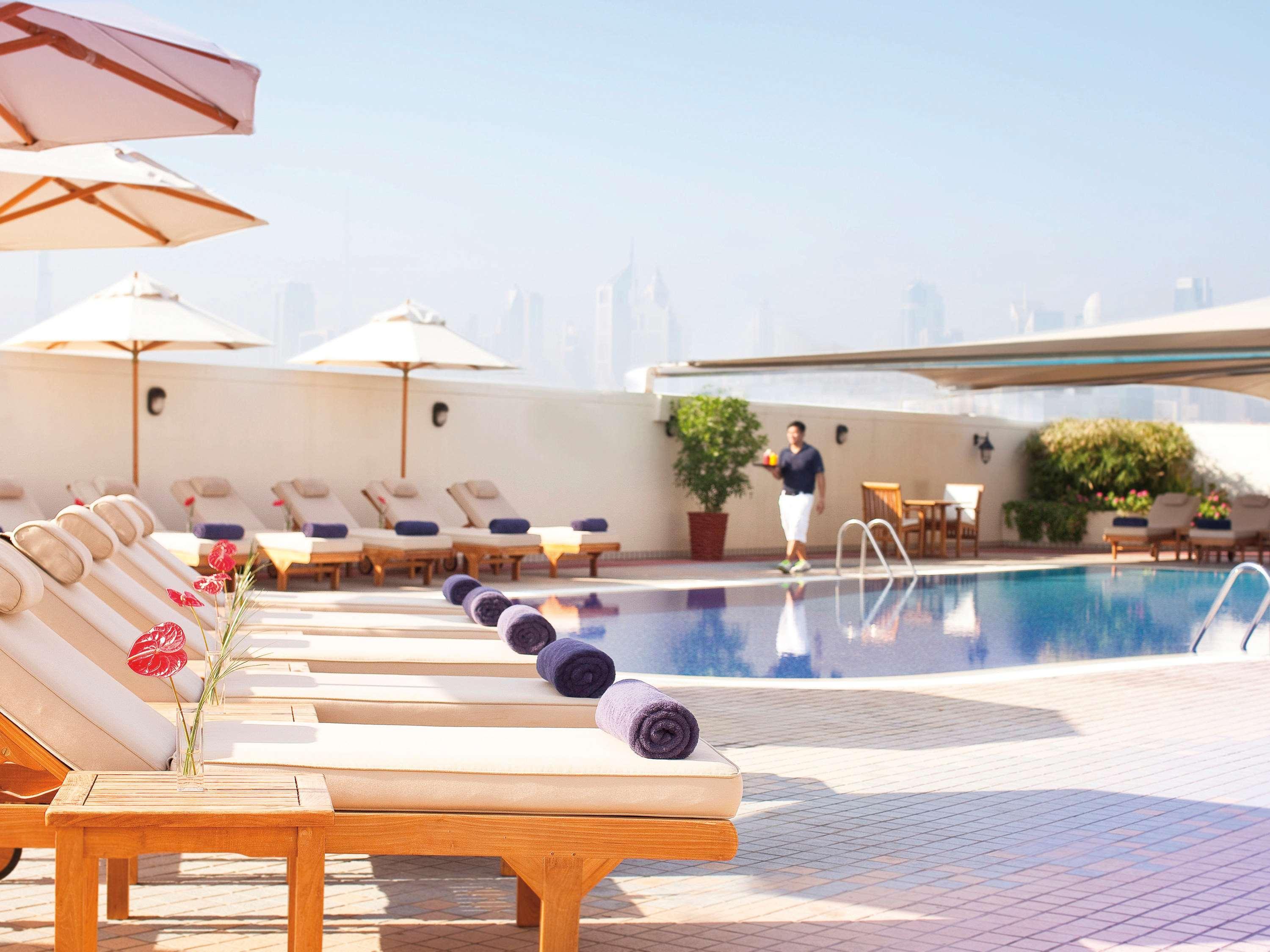 Moevenpick Hotel & Apartments Bur Dubai Esterno foto The pool at the hotel