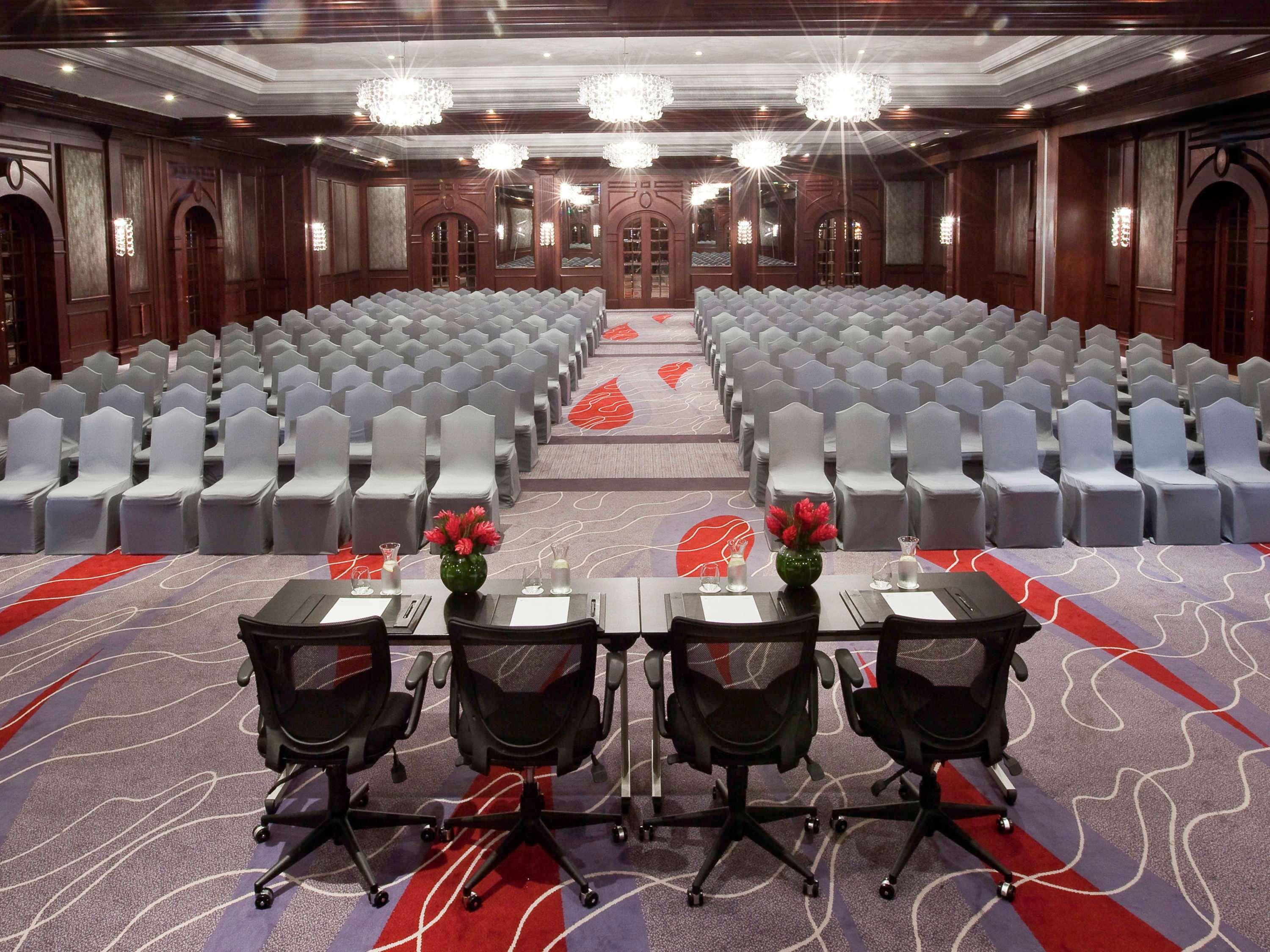Moevenpick Hotel & Apartments Bur Dubai Esterno foto The ballroom