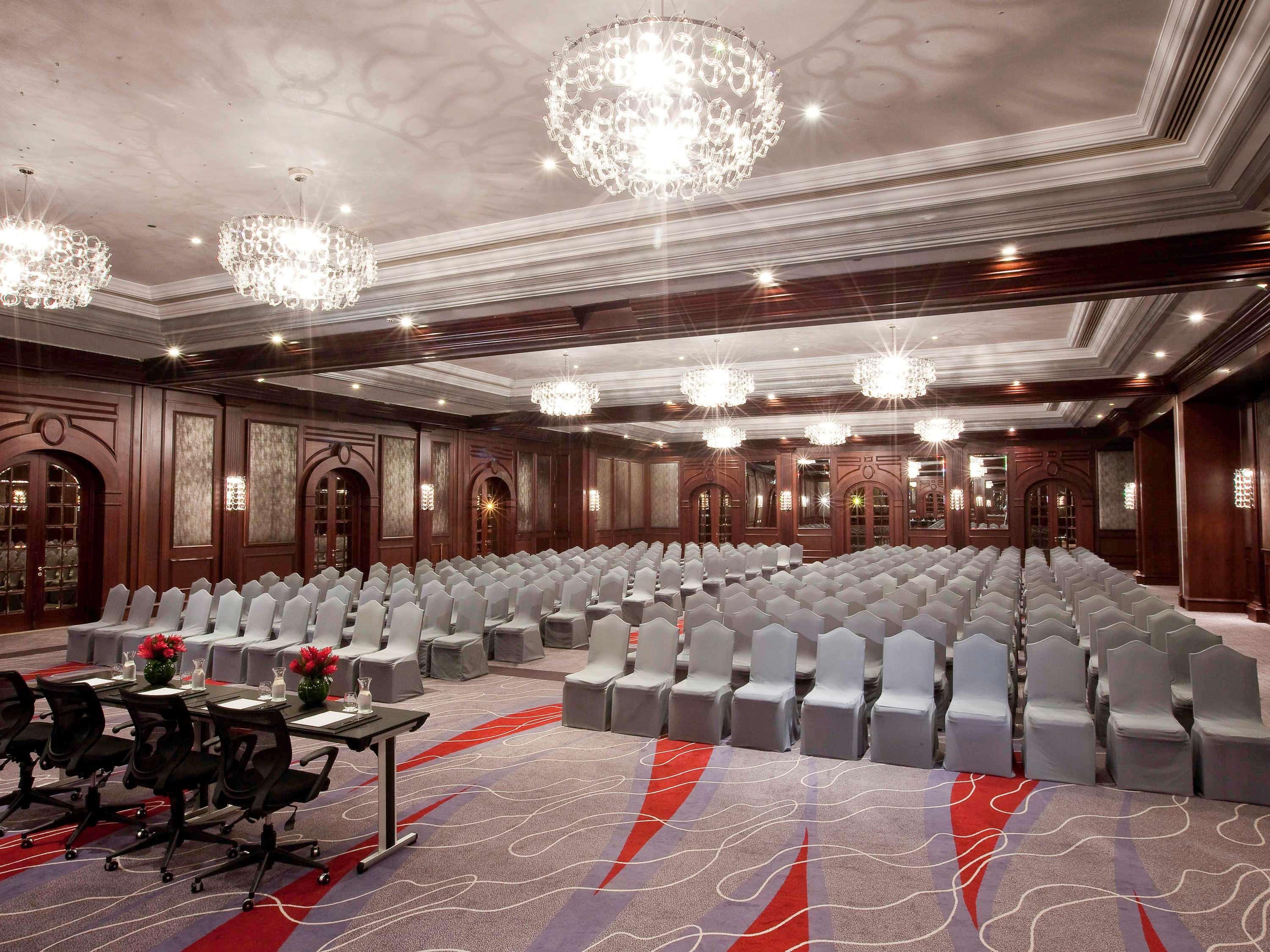 Moevenpick Hotel & Apartments Bur Dubai Esterno foto The Imperial Ball Room