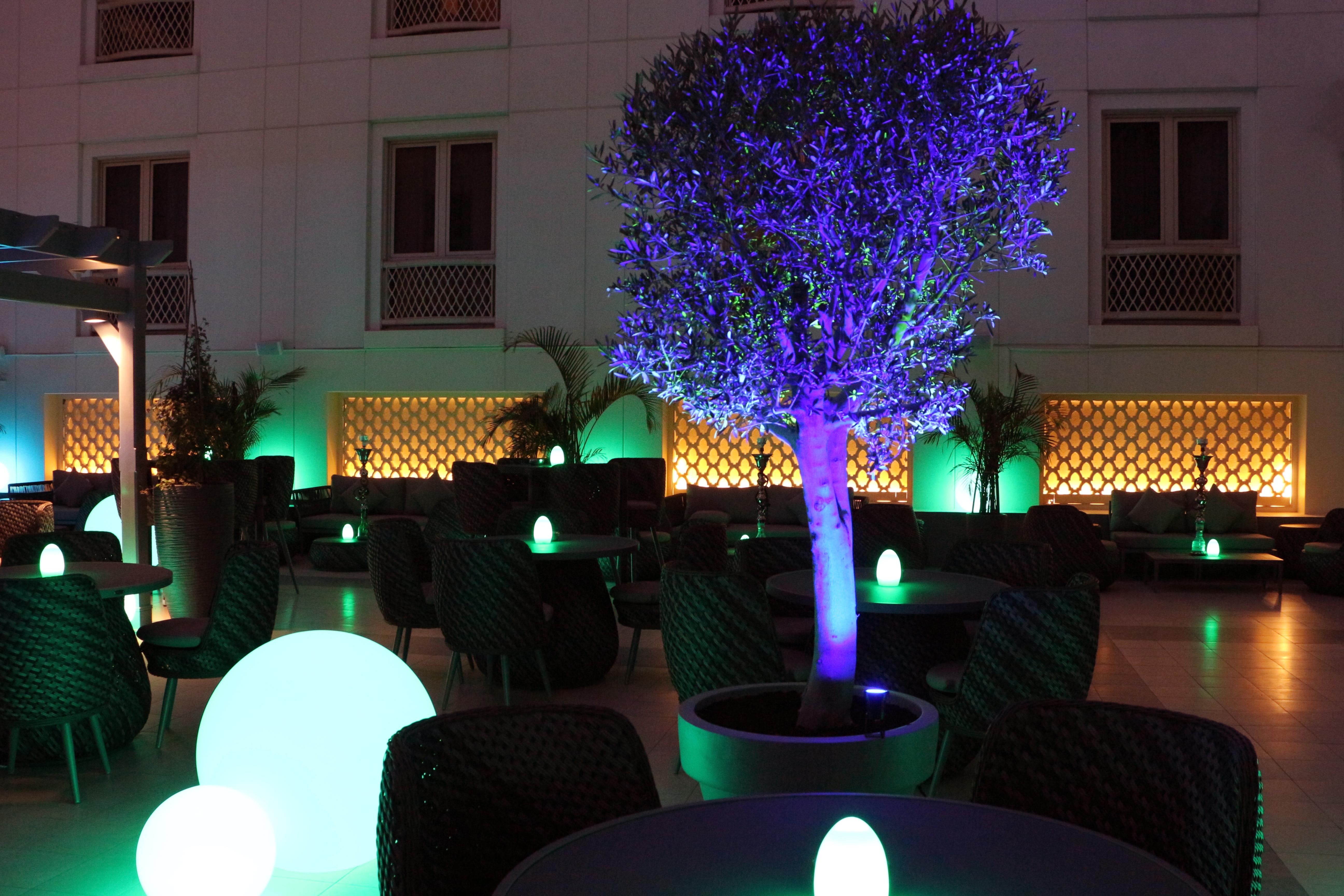 Moevenpick Hotel & Apartments Bur Dubai Esterno foto The interior of the hotel