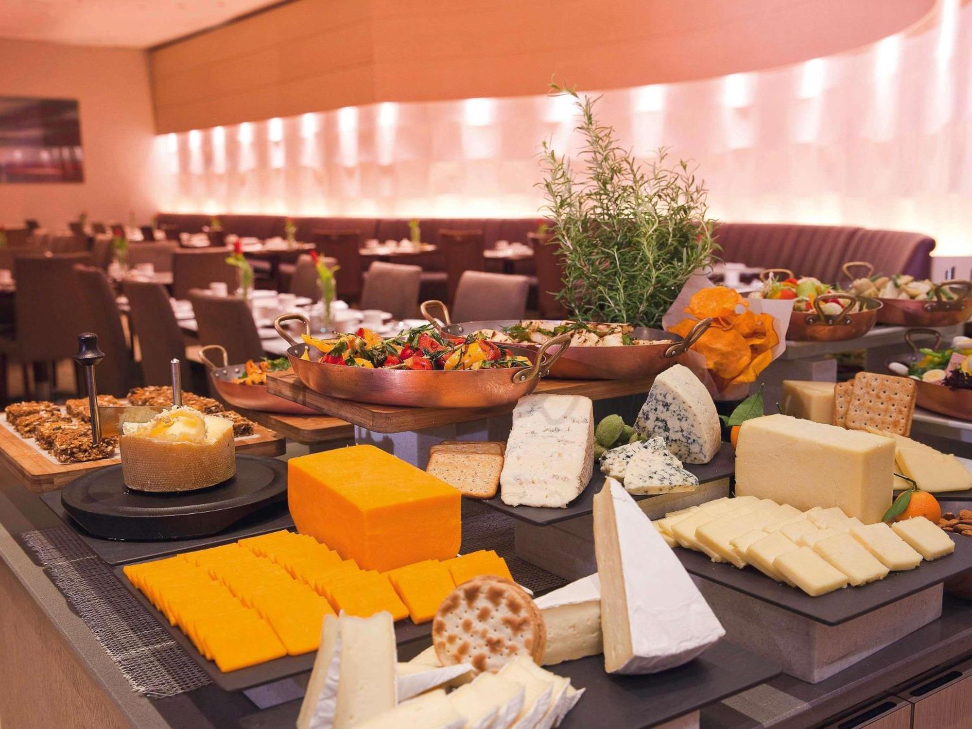Moevenpick Hotel & Apartments Bur Dubai Esterno foto