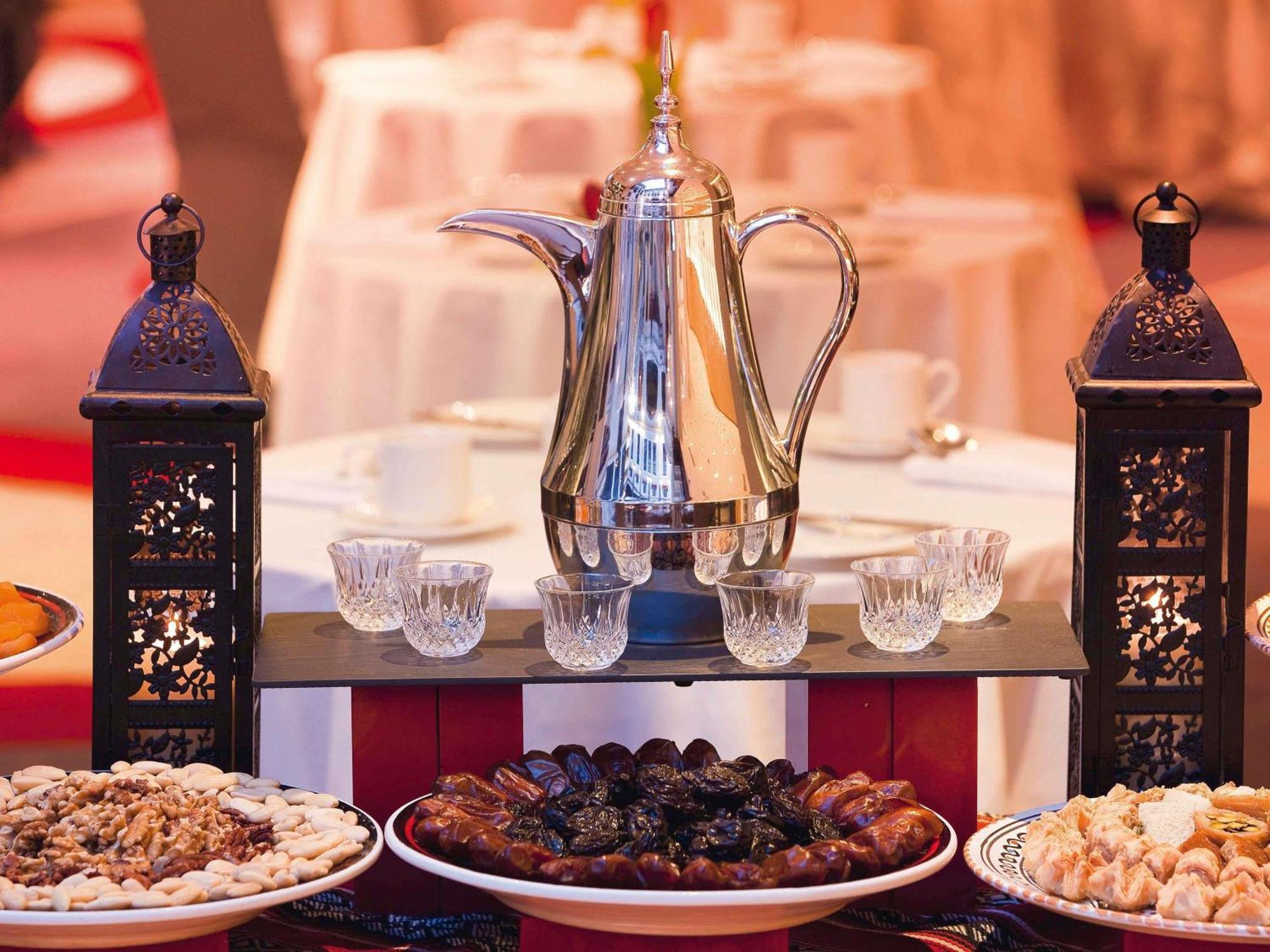 Moevenpick Hotel & Apartments Bur Dubai Esterno foto