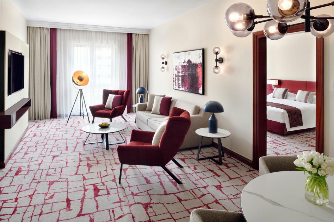 Moevenpick Hotel & Apartments Bur Dubai Esterno foto Suite